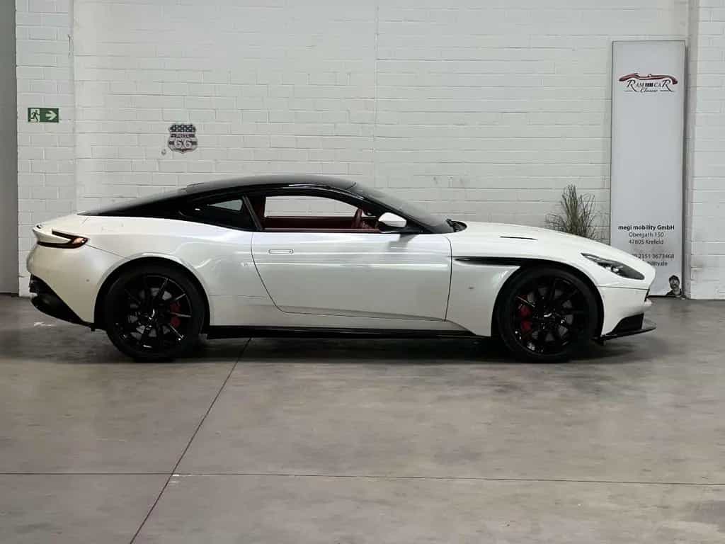 Aston Martin DB11 DB11 V12 Coupe 05/2017-photo-3