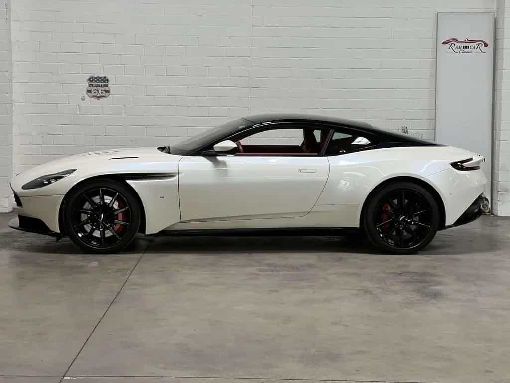 Aston Martin DB11 DB11 V12 Coupe 05/2017-photo-4
