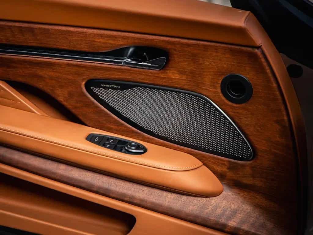 Aston Martin DB12 4.0 V8 Volante, B&W, Q Spec, Walnut, Saddle 01/2023-photo-10