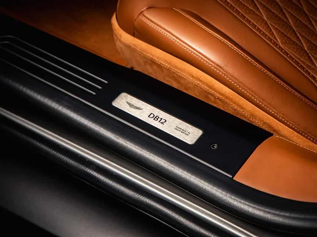 Aston Martin DB12 4.0 V8 Volante, B&W, Q Spec, Walnut, Saddle 01/2023-photo-11