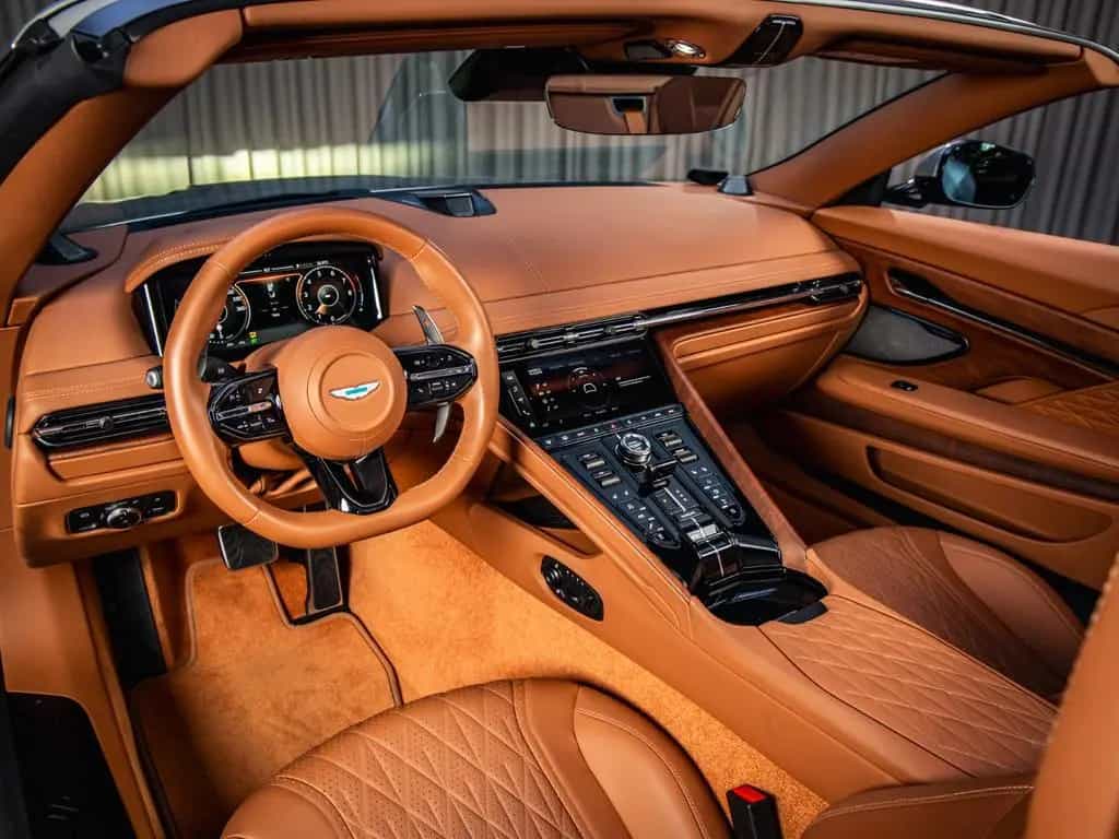 Aston Martin DB12 4.0 V8 Volante, B&W, Q Spec, Walnut, Saddle 01/2023-photo-12