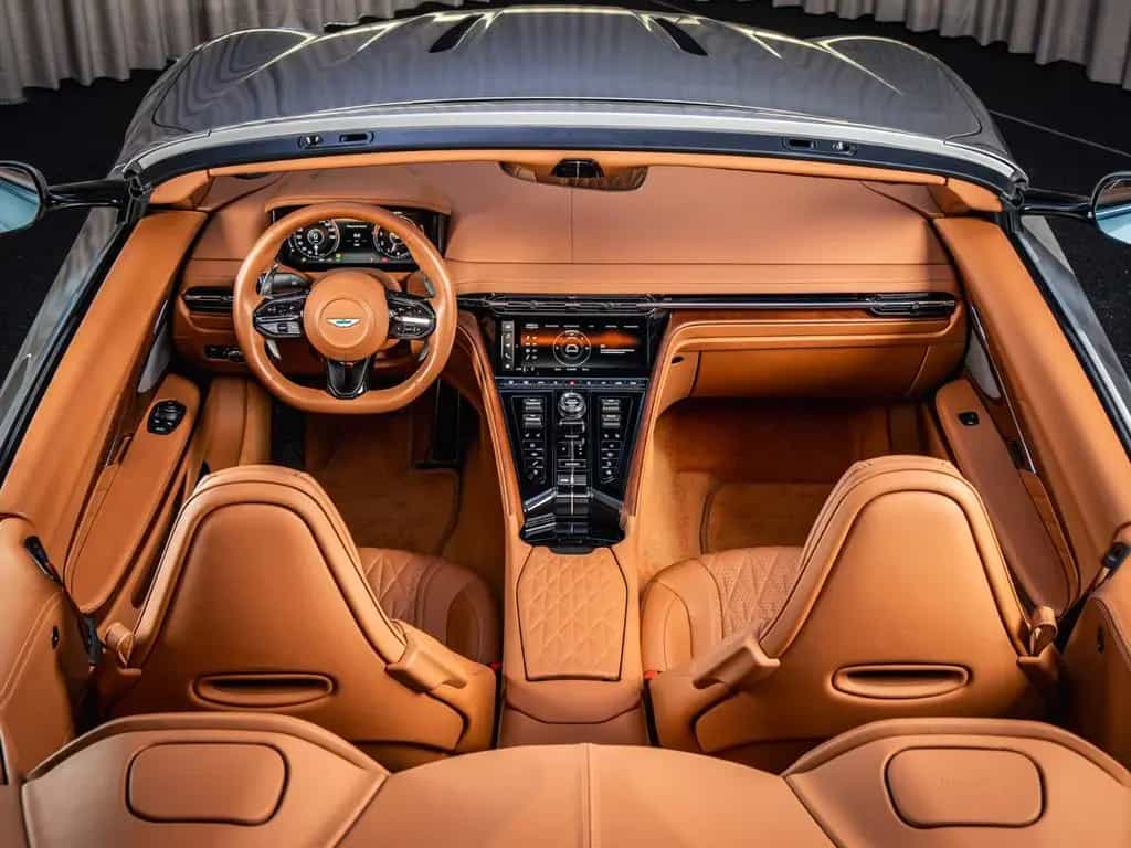 Aston Martin DB12 4.0 V8 Volante, B&W, Q Spec, Walnut, Saddle 01/2023-photo-13