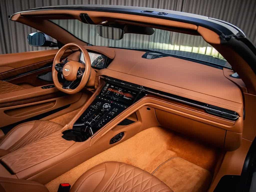 Aston Martin DB12 4.0 V8 Volante, B&W, Q Spec, Walnut, Saddle 01/2023-photo-14