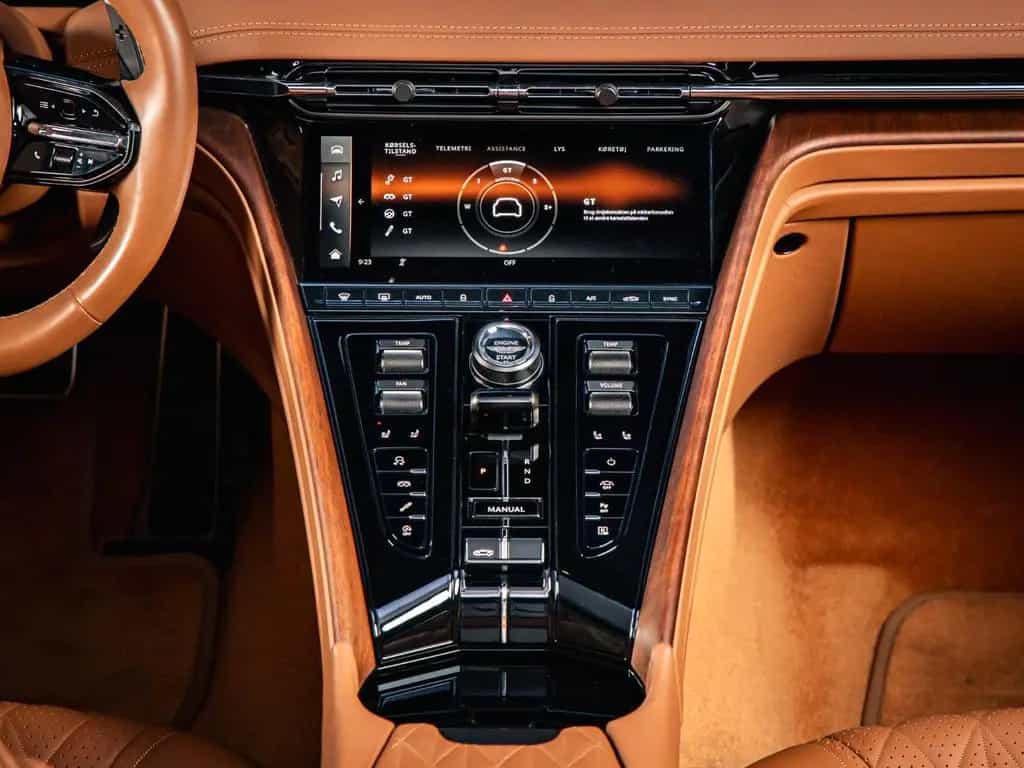 Aston Martin DB12 4.0 V8 Volante, B&W, Q Spec, Walnut, Saddle 01/2023-photo-15