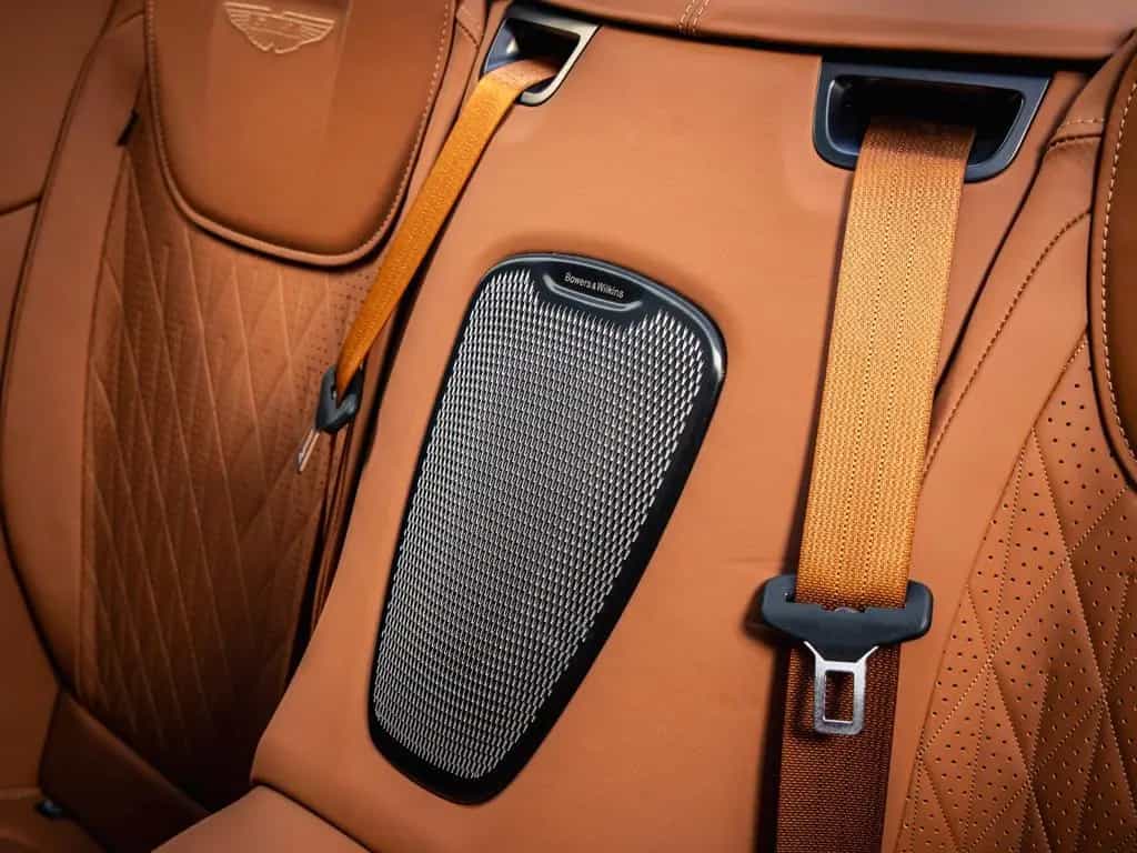 Aston Martin DB12 4.0 V8 Volante, B&W, Q Spec, Walnut, Saddle 01/2023-photo-17