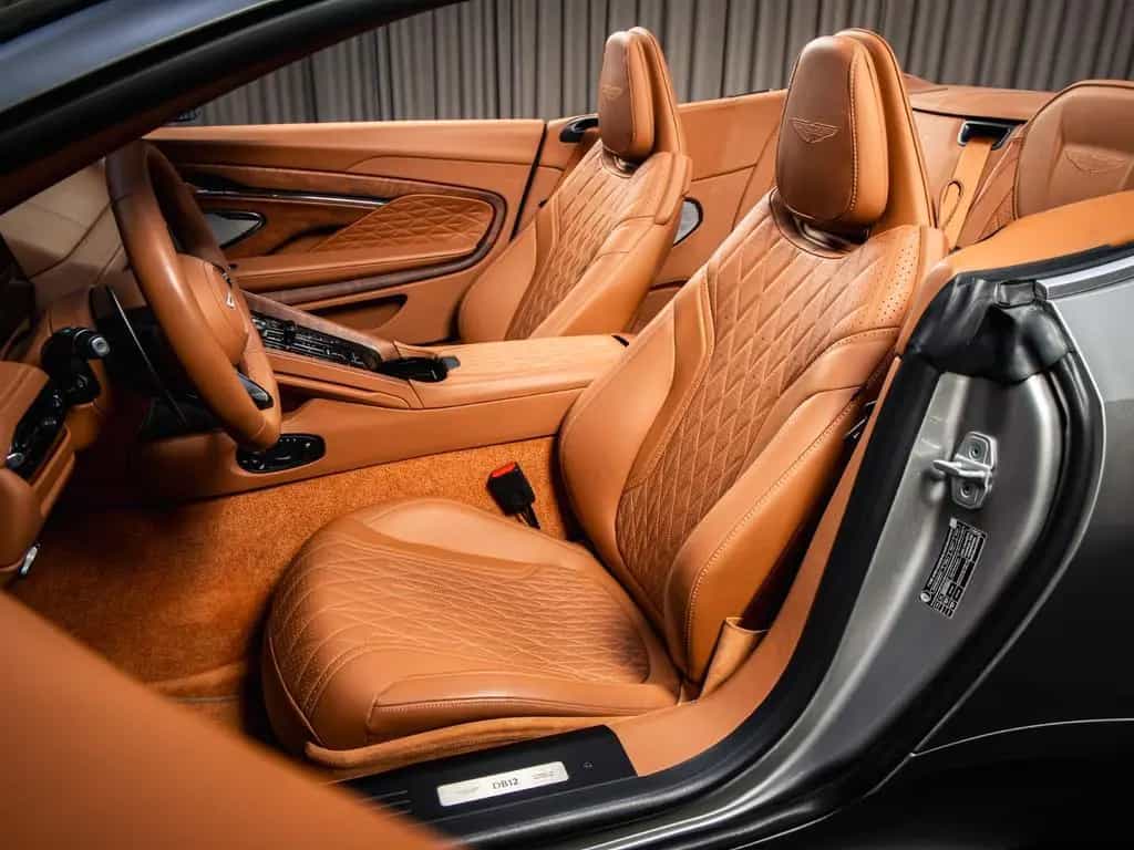 Aston Martin DB12 4.0 V8 Volante, B&W, Q Spec, Walnut, Saddle 01/2023-photo-6