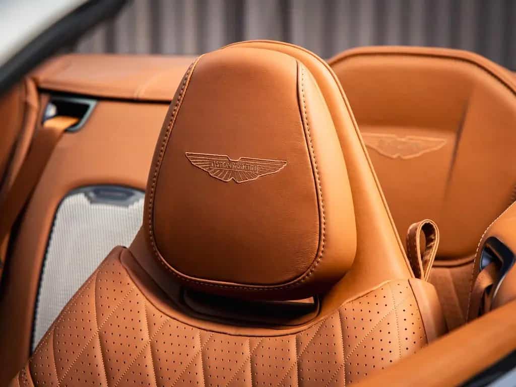 Aston Martin DB12 4.0 V8 Volante, B&W, Q Spec, Walnut, Saddle 01/2023-photo-7