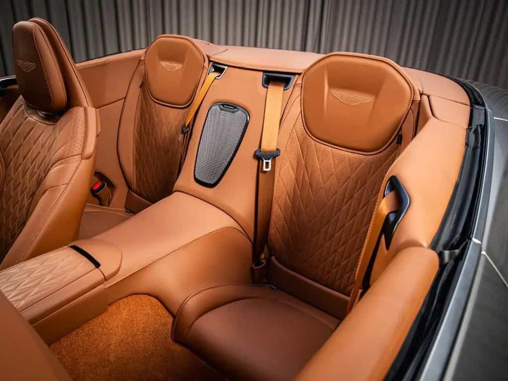 Aston Martin DB12 4.0 V8 Volante, B&W, Q Spec, Walnut, Saddle 01/2023-photo-8