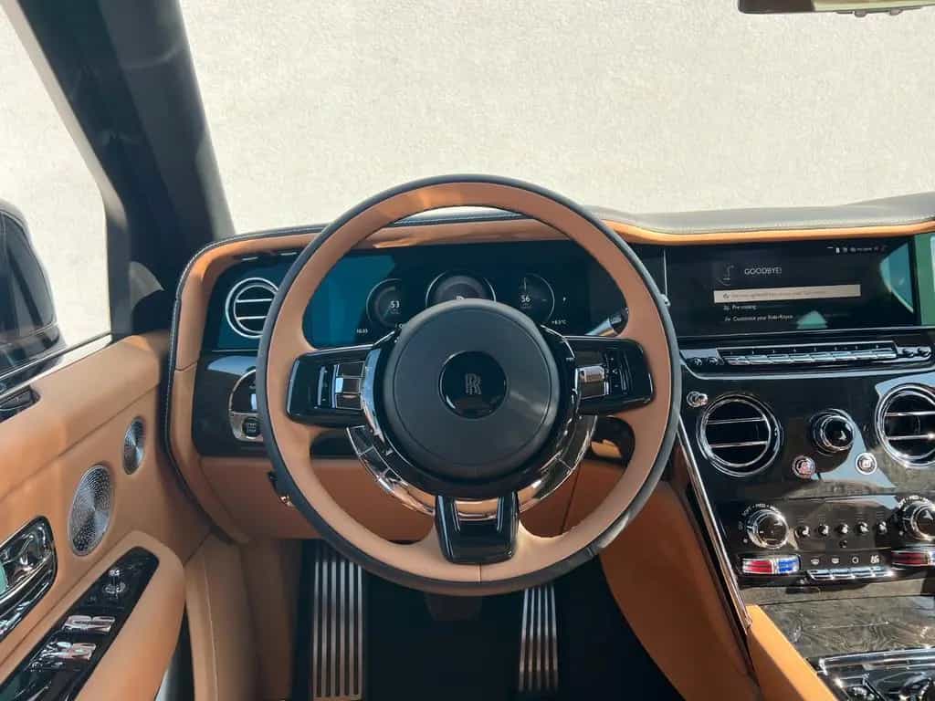 Rolls-Royce Cullinan - null-photo-14