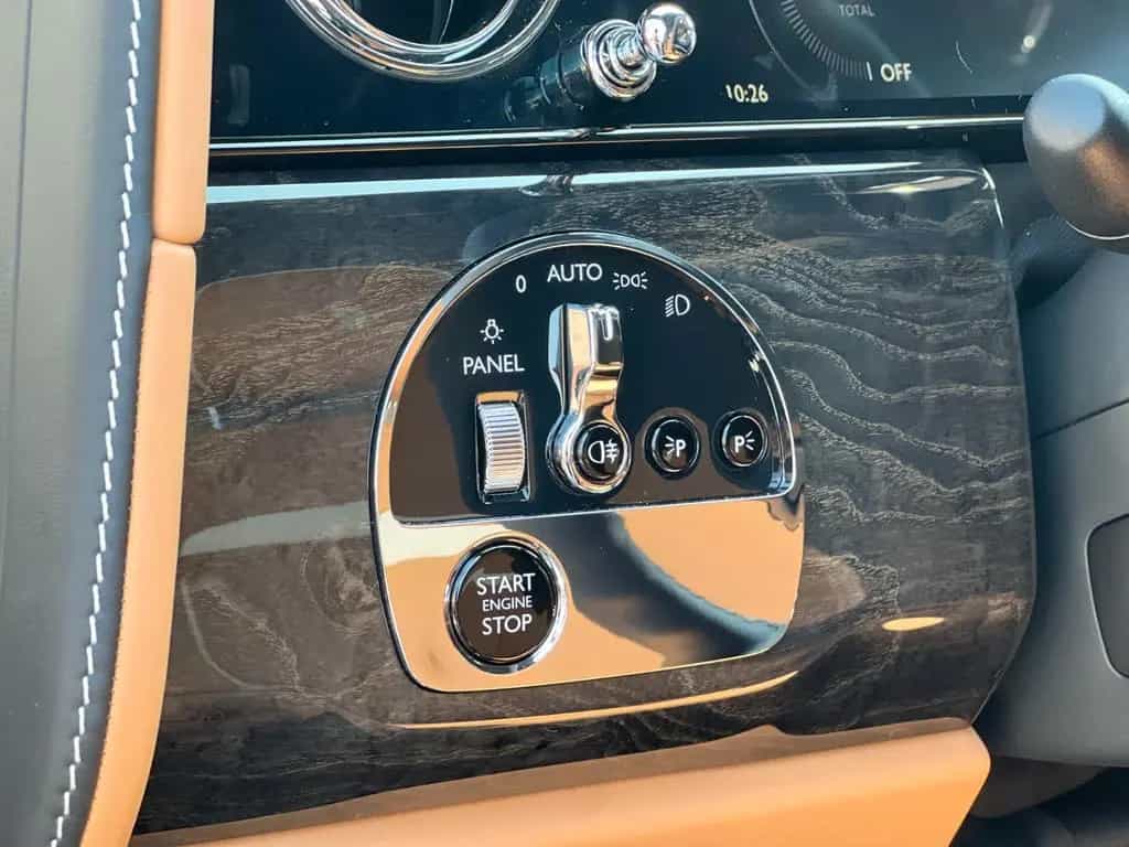 Rolls-Royce Cullinan - null-photo-17