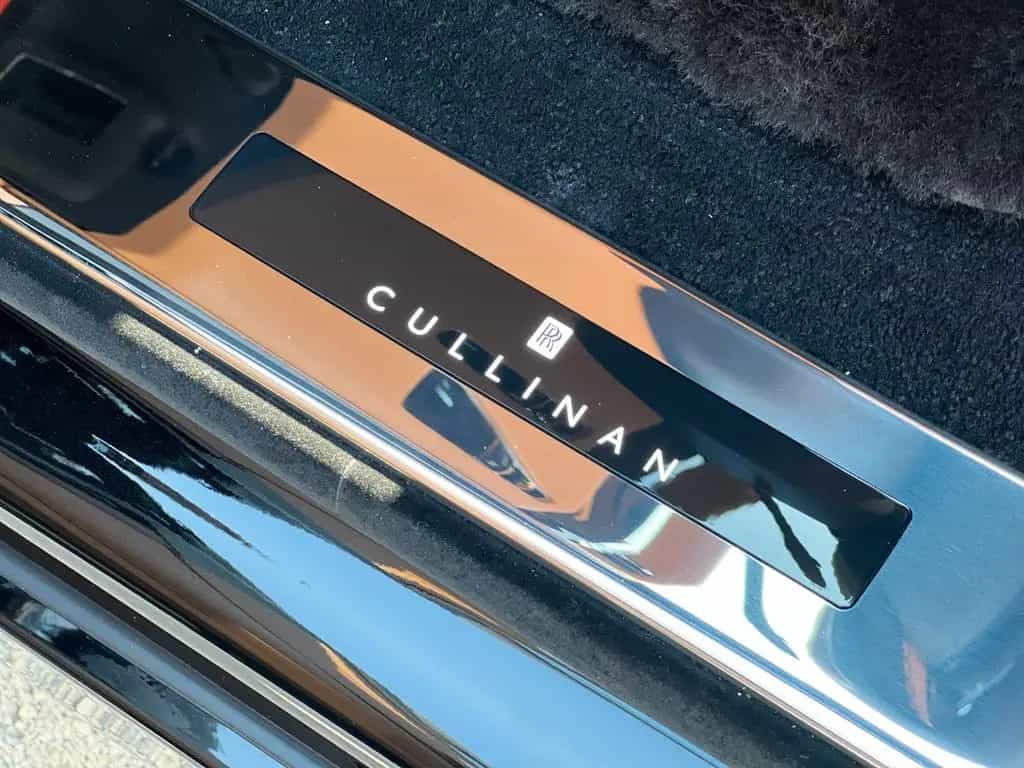 Rolls-Royce Cullinan - null-photo-18