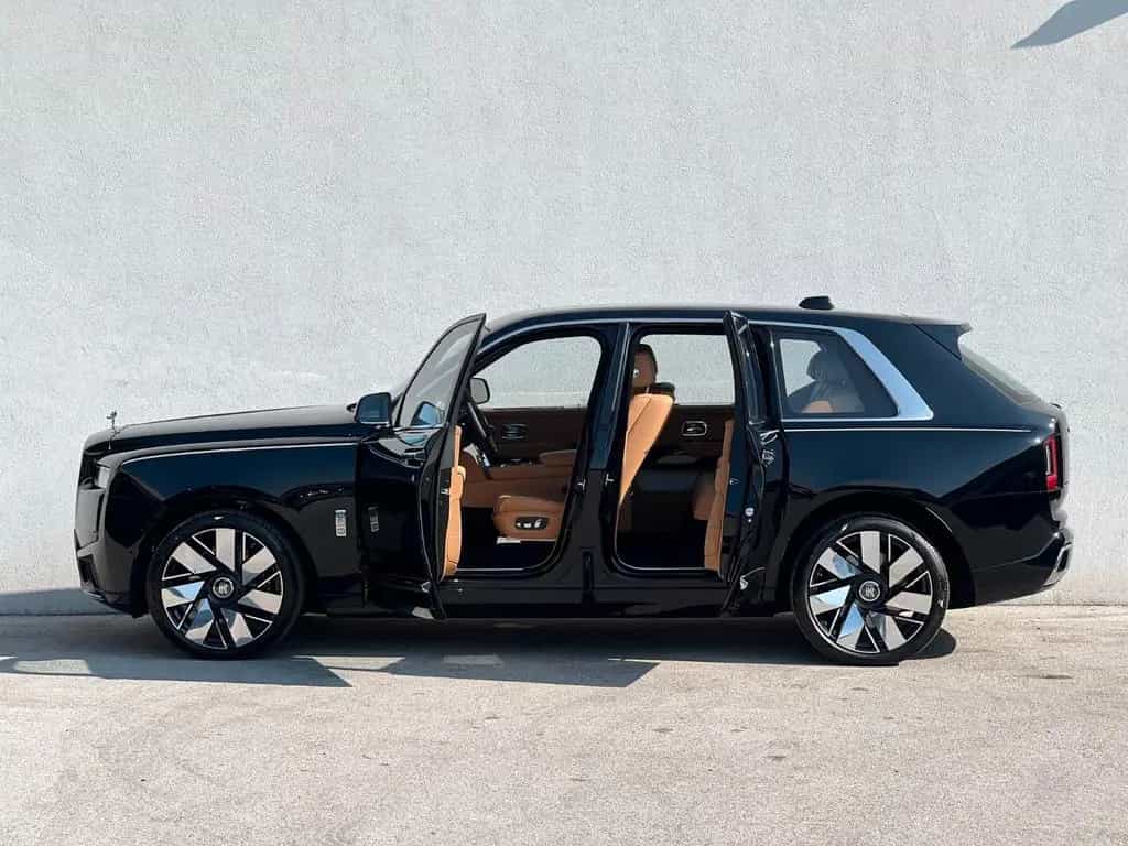 Rolls-Royce Cullinan - null-photo-3