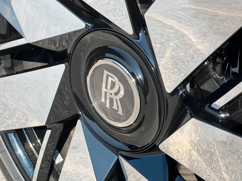 Rolls-Royce Cullinan - null-photo-8
