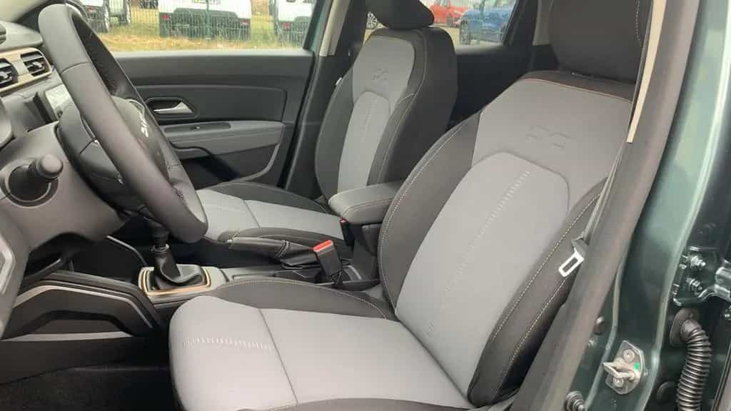 Dacia Duster EXTREME II 1.3 TCe 130 NAVI+CARPLAY+LED 04/2024-photo-9