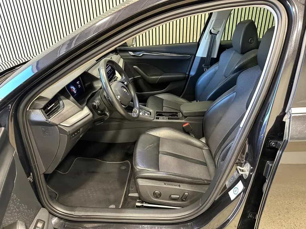 Skoda Octavia Combi 1.5 TSI e-TEC Style LED|PANO|Leder 01/2022-photo-4