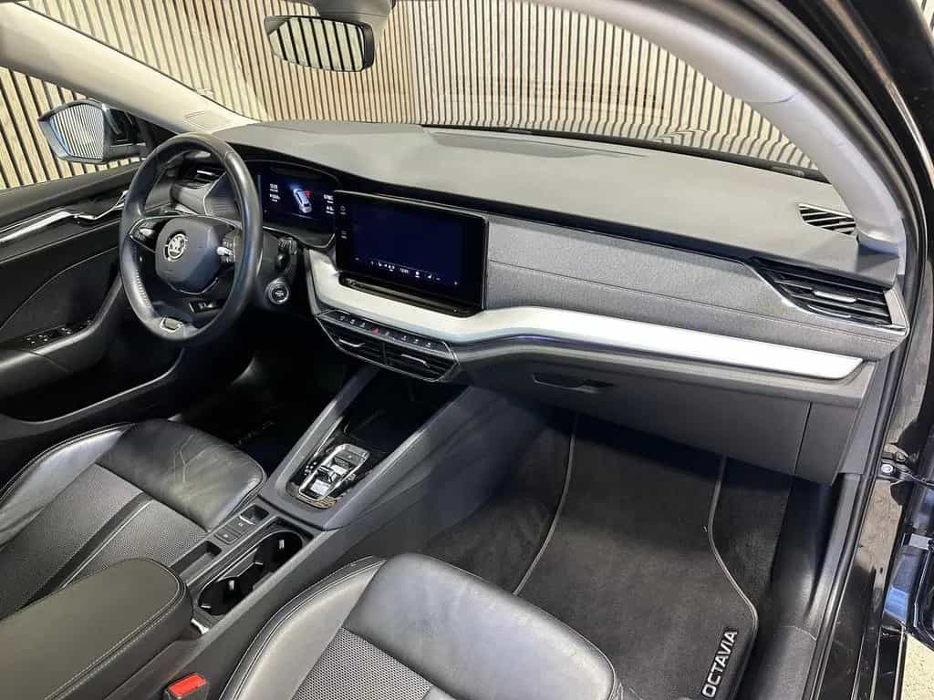 Skoda Octavia Combi 1.5 TSI e-TEC Style LED|PANO|Leder 01/2022-photo-9