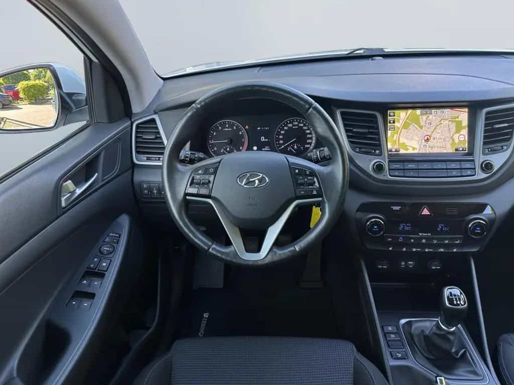 Hyundai TUCSON 1.6 Intro Edition *Navi*Kamera*SHZ*PDC*DA 08/2015-photo-12