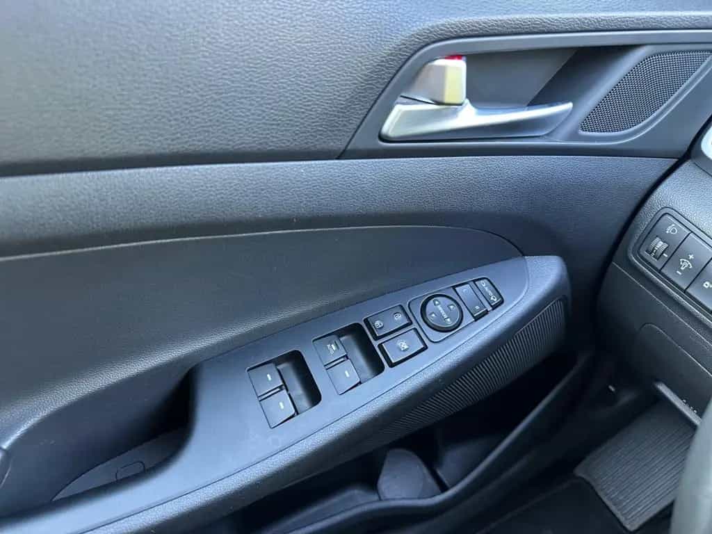 Hyundai TUCSON 1.6 Intro Edition *Navi*Kamera*SHZ*PDC*DA 08/2015-photo-22