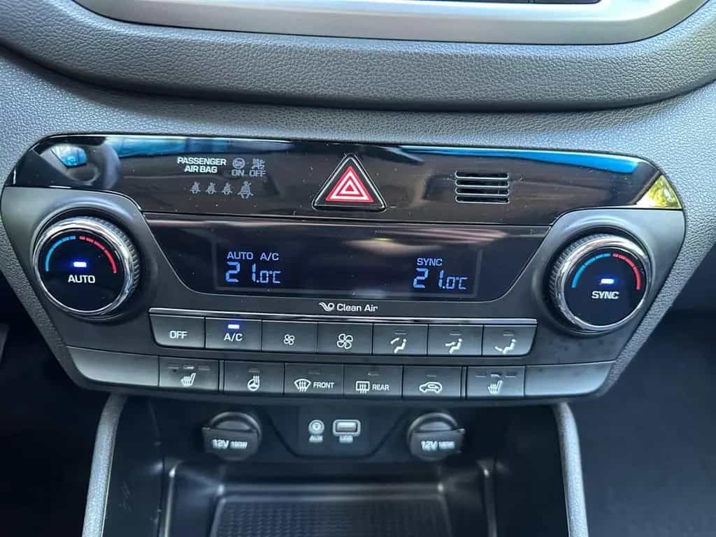 Hyundai TUCSON 1.6 Intro Edition *Navi*Kamera*SHZ*PDC*DA 08/2015-photo-27