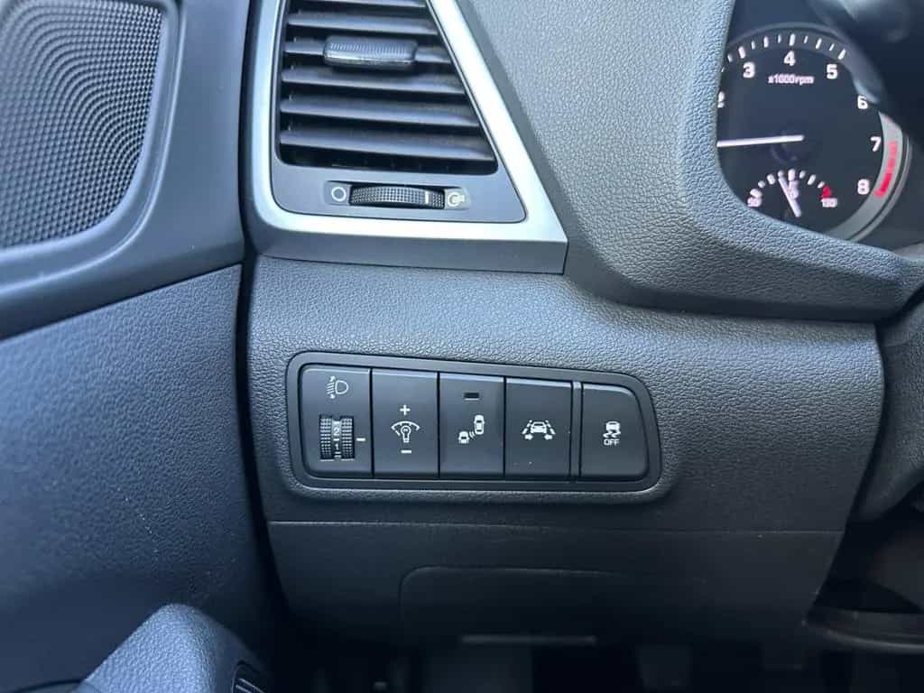 Hyundai TUCSON 1.6 Intro Edition *Navi*Kamera*SHZ*PDC*DA 08/2015-photo-29