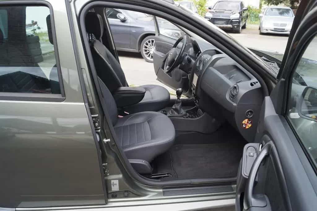 Dacia Duster I Prestige 4x2,Leder,AHK,Klima,PDC 04/2015-photo-10