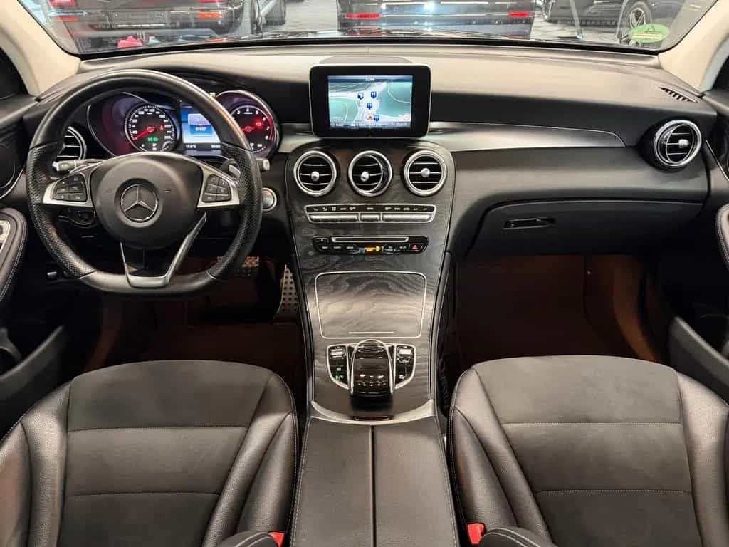 Mercedes-Benz GLC 250 GLC250 4Matic AMG Pano AHK Led 360 Distr. FahrAs 10/2017-photo-17
