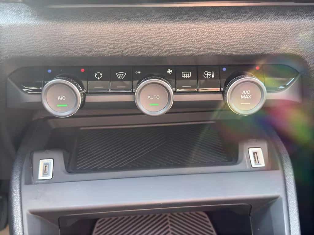 Citroën C4 Lim. 1.2 Shine 11/2023-photo-25