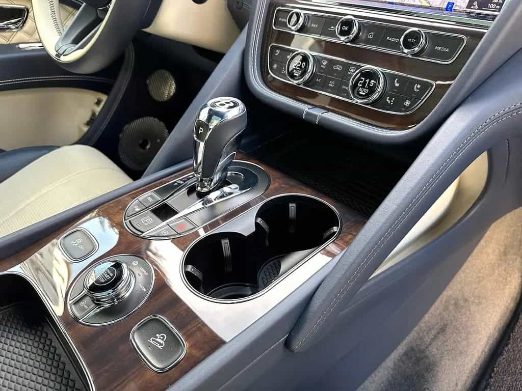 Bentley Bentayga V8 First Edition 1.Hand E-AHK NAIM 06/2021-photo-24