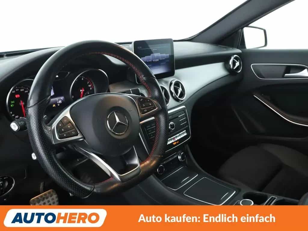 Mercedes-Benz GLA 180 AMG Line Aut.*360CAM*NAVI*LED*TEMPO* 03/2019-photo-9