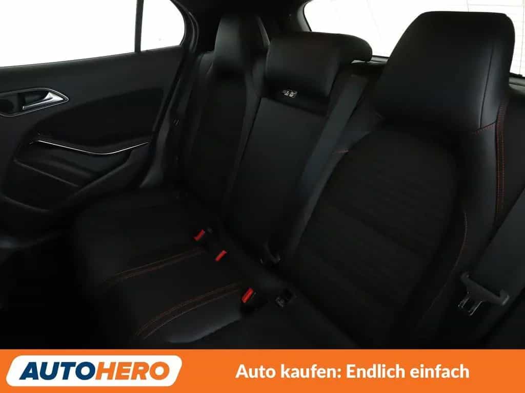 Mercedes-Benz GLA 180 AMG Line Aut.*360CAM*NAVI*LED*TEMPO* 03/2019-photo-12