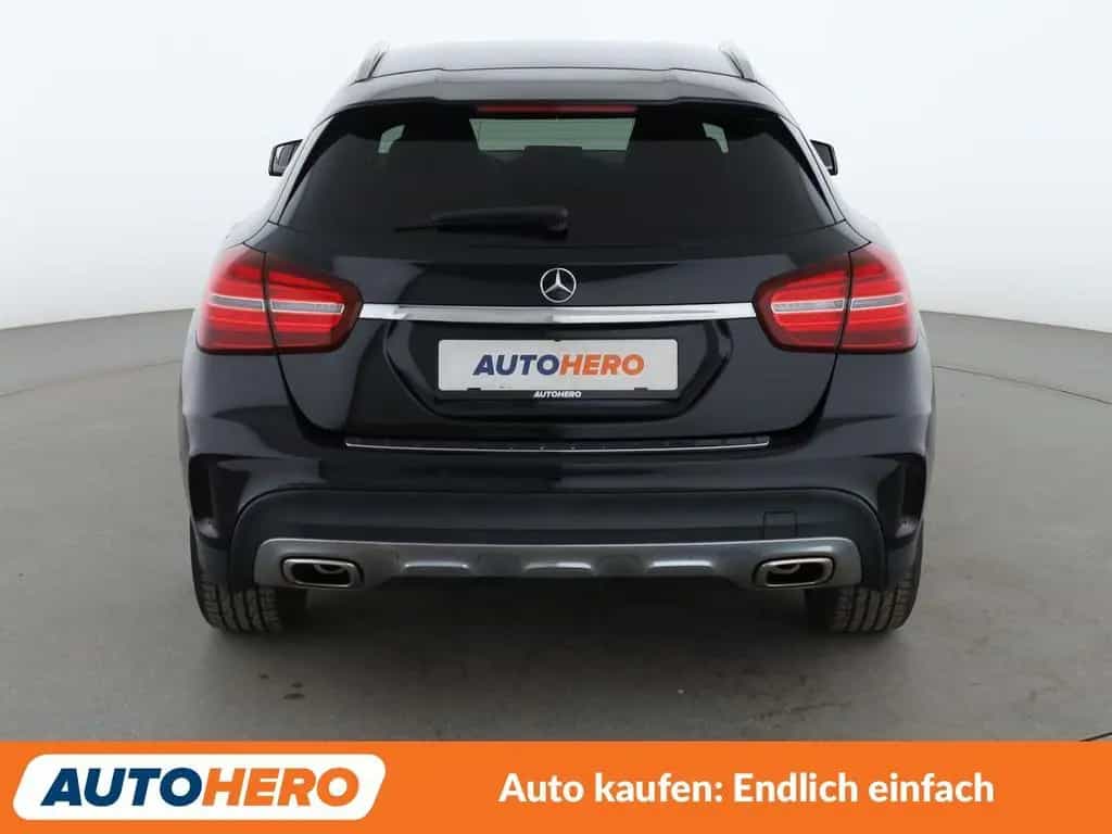 Mercedes-Benz GLA 180 AMG Line Aut.*360CAM*NAVI*LED*TEMPO* 03/2019-photo-3