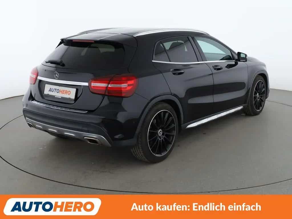 Mercedes-Benz GLA 180 AMG Line Aut.*360CAM*NAVI*LED*TEMPO* 03/2019-photo-4