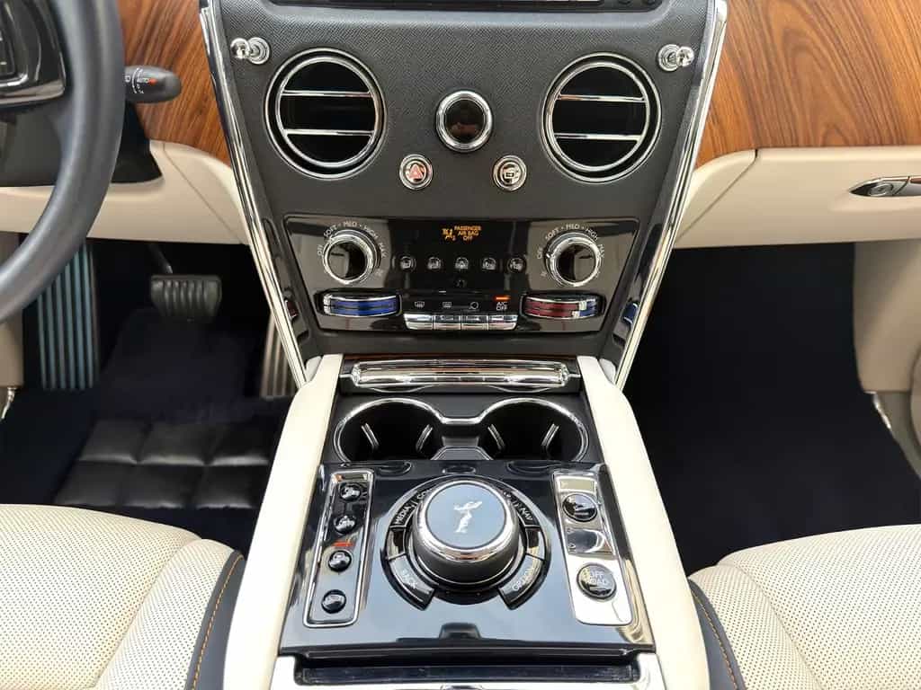 Rolls-Royce Cullinan BeSpoke Audio Massage heated&cooled 07/2021-photo-15