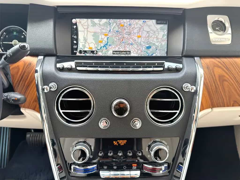 Rolls-Royce Cullinan BeSpoke Audio Massage heated&cooled 07/2021-photo-19