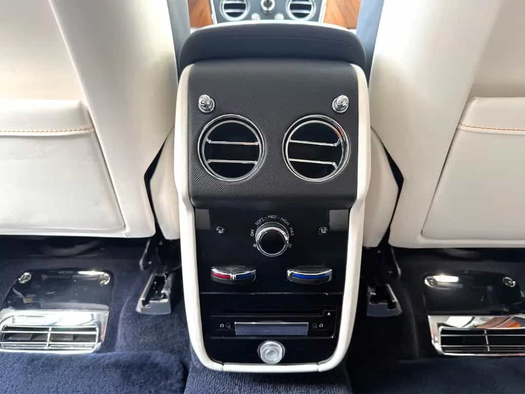 Rolls-Royce Cullinan BeSpoke Audio Massage heated&cooled 07/2021-photo-27