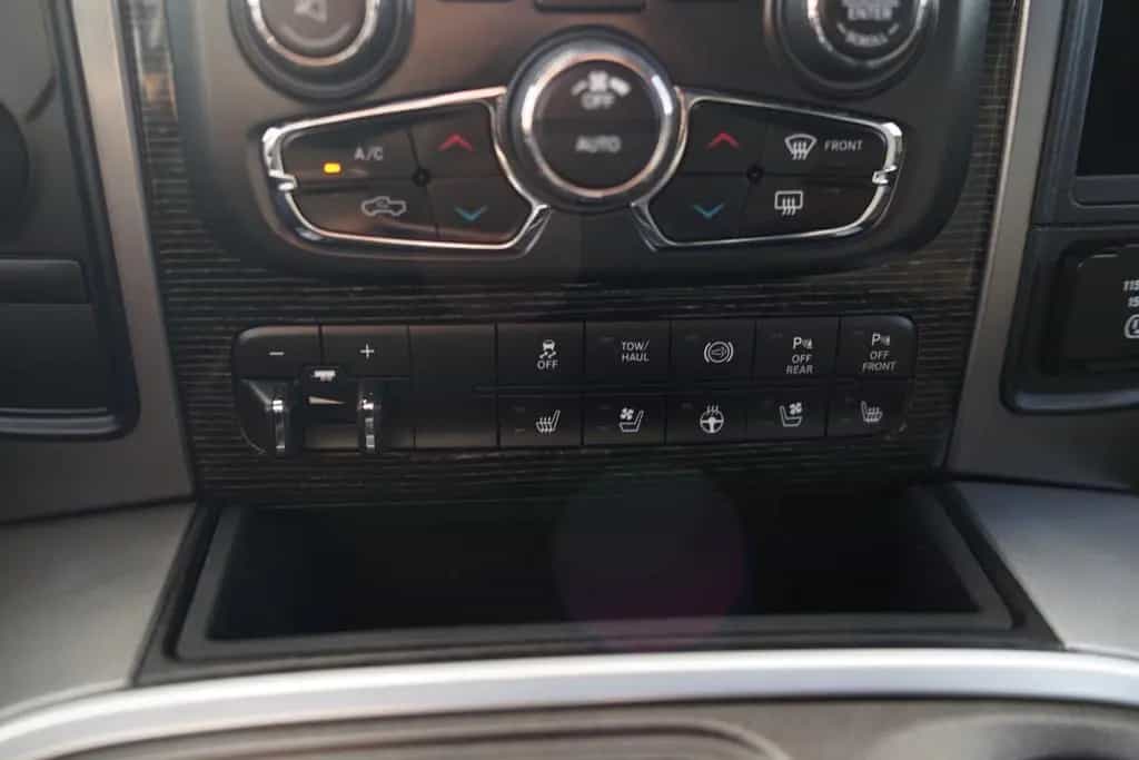 Dodge RAM 2500 AHK Keyless Sitzbelüftung Navi Kamera 10/2017-photo-18