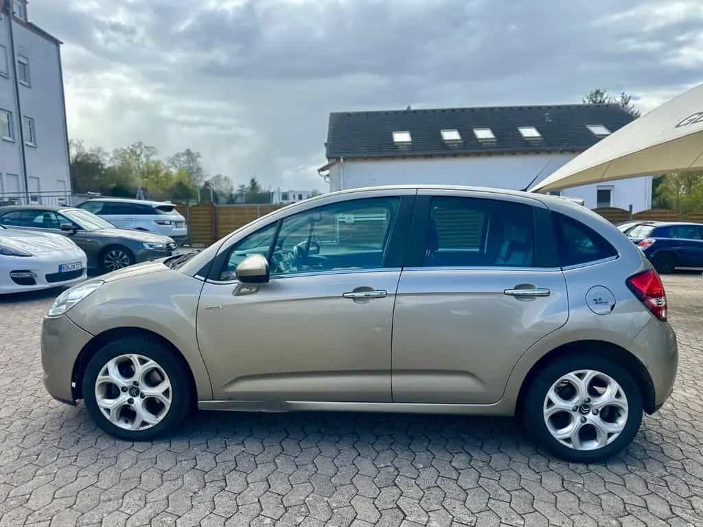 Citroën C3 Exclusive*AUTOMATIK*NUR 78TKM*PANORAMA*LEDER* 10/2011-photo-2