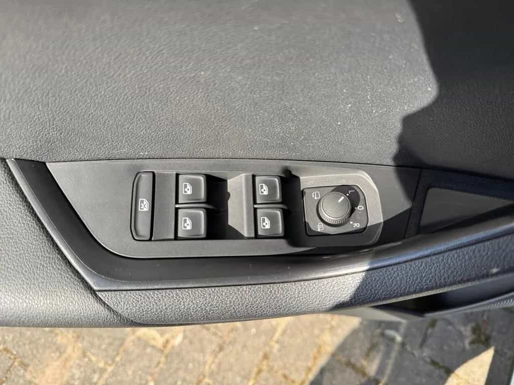 Skoda Karoq Sportline 1.5 TSI DSG NAVI 4xSitzheizung 03/2023-photo-15