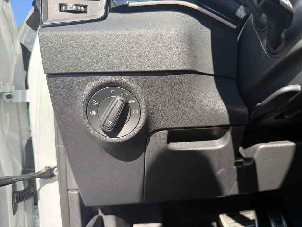 Skoda Karoq Sportline 1.5 TSI DSG NAVI 4xSitzheizung 03/2023-photo-17