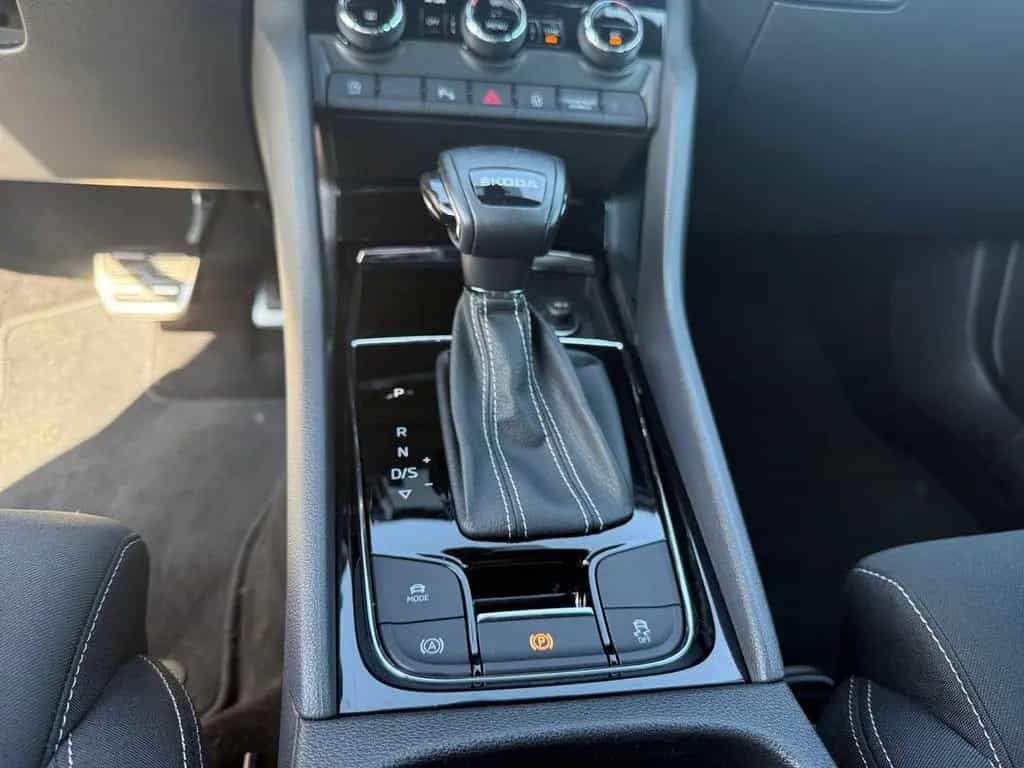 Skoda Karoq Sportline 1.5 TSI DSG NAVI 4xSitzheizung 03/2023-photo-8