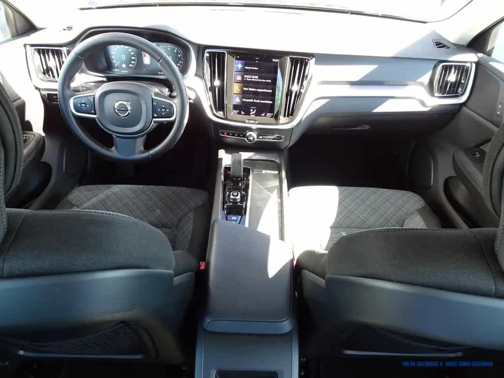 Volvo V60 B5 Geartronic Momentum Pro 04/2022-photo-11