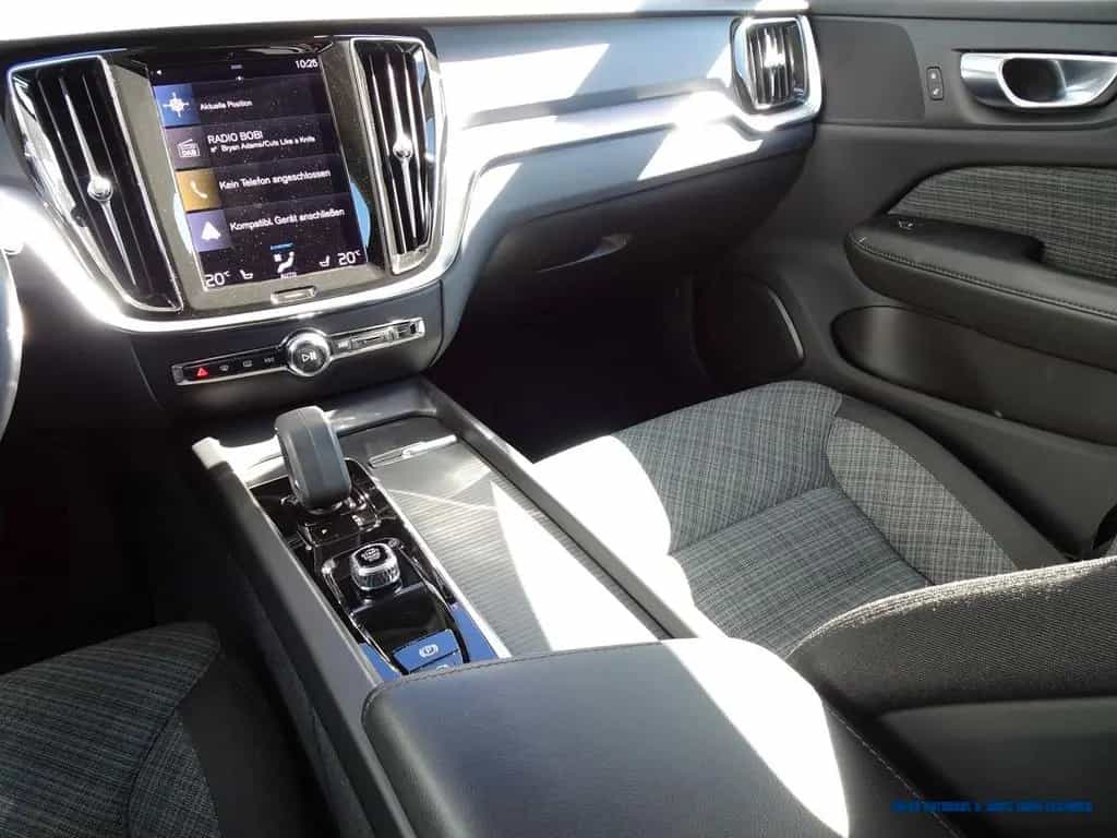 Volvo V60 B5 Geartronic Momentum Pro 04/2022-photo-13