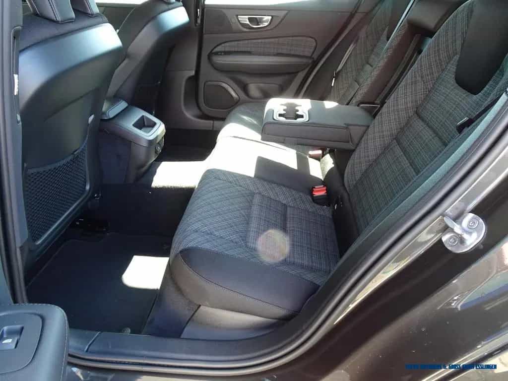 Volvo V60 B5 Geartronic Momentum Pro 04/2022-photo-8