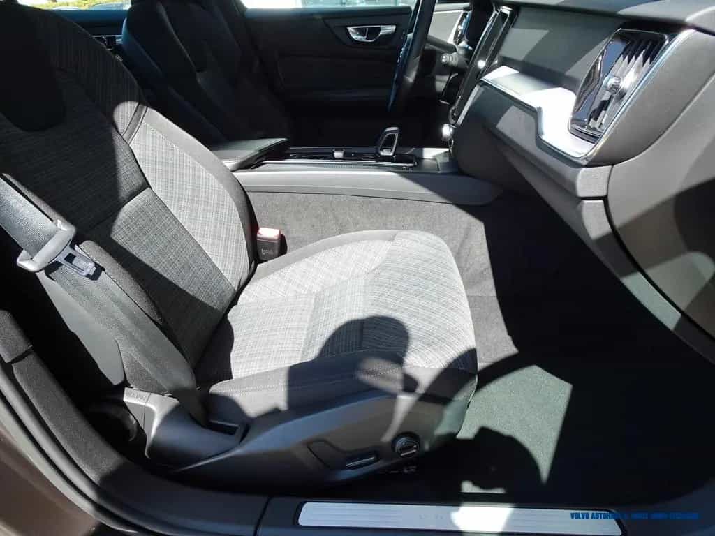 Volvo V60 B5 Geartronic Momentum Pro 04/2022-photo-9