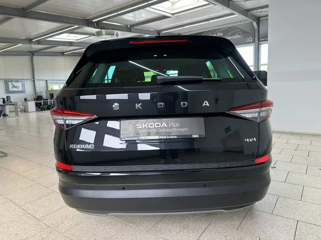 Skoda Kodiaq 2.0 TSI DSG Tour 4x4 SHZ NAVI AHK ACC LED 04/2023-photo-5
