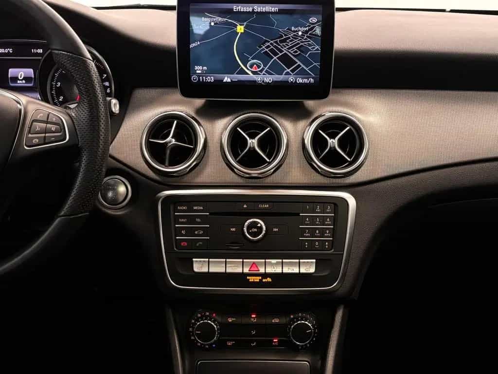 Mercedes-Benz GLA 180 *Navi*Pano-Dach*LED*AHK*18 Zoll* 12/2019-photo-11
