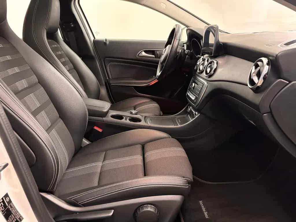 Mercedes-Benz GLA 180 *Navi*Pano-Dach*LED*AHK*18 Zoll* 12/2019-photo-13