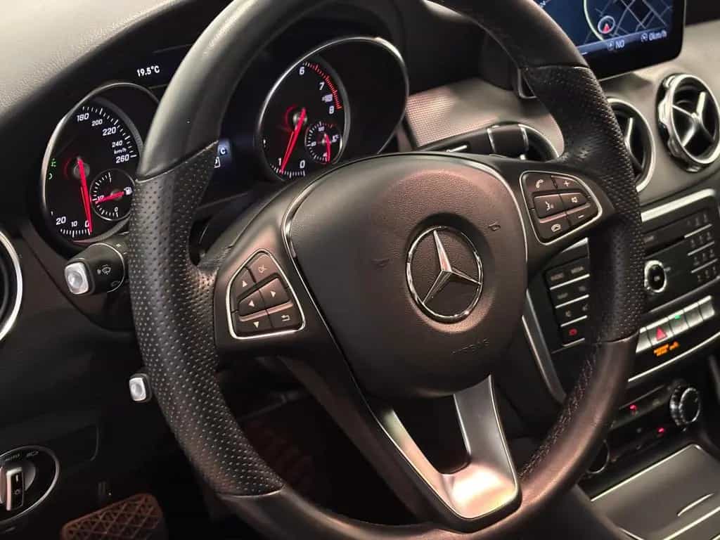 Mercedes-Benz GLA 180 *Navi*Pano-Dach*LED*AHK*18 Zoll* 12/2019-photo-19