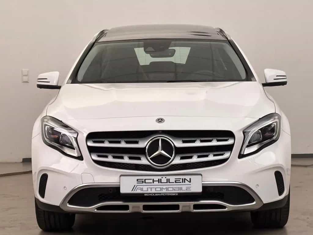 Mercedes-Benz GLA 180 *Navi*Pano-Dach*LED*AHK*18 Zoll* 12/2019-photo-2