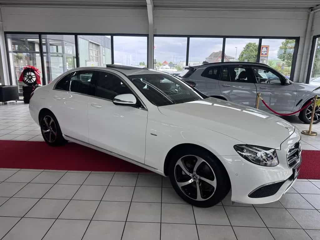 Mercedes-Benz E 200 Avantgarde Kamera+Schiebedach+Led+Navi+18 12/2019-photo-5
